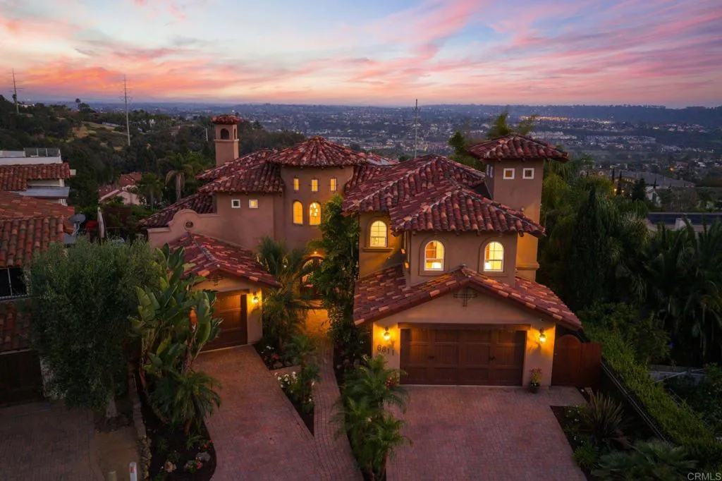 6811 Vianda Ct