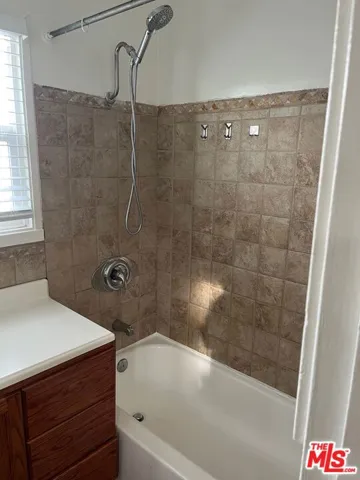 811 1/2 E Nutwood Street 1/2, Inglewood, California 90301