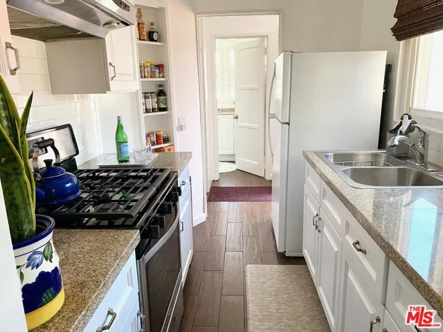 811 3/4 E Nutwood Street 3/4, Inglewood, California 90301