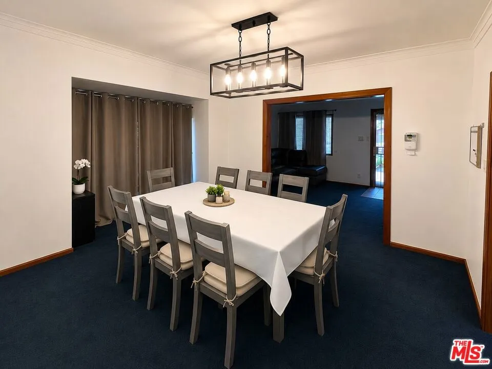 Family Dining Area 1