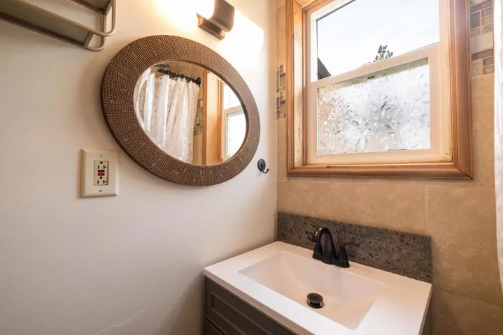 019_Bathroom 2