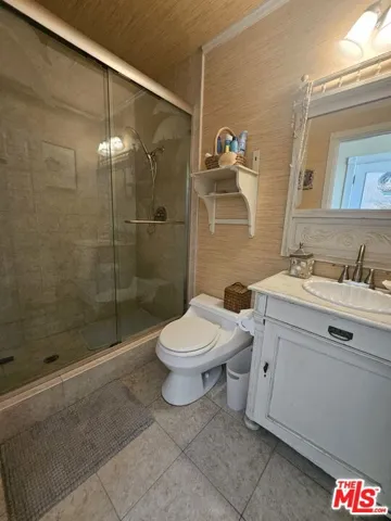 Downstairs guest bathroom