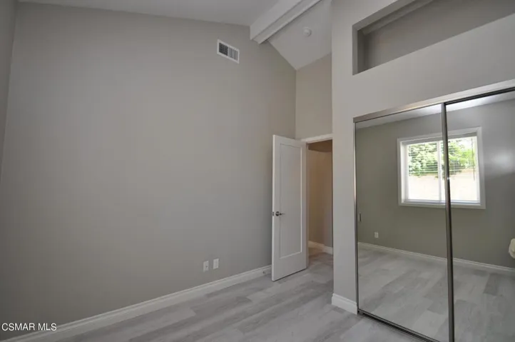 7756 Bed 2 Mirror Closet