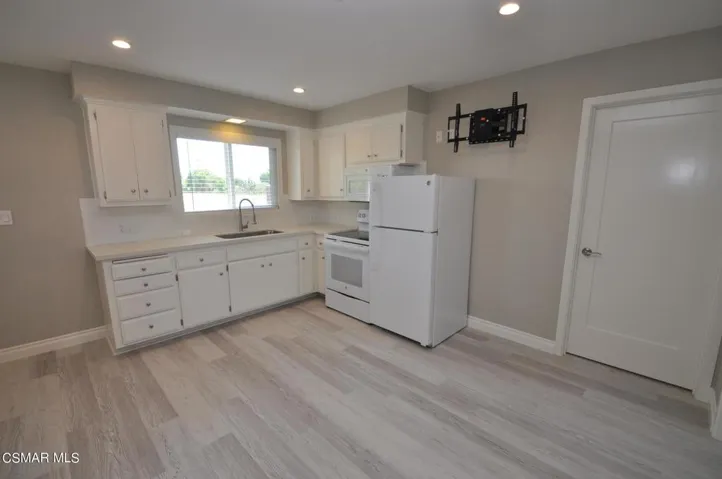 7756 1/2 Kitchen