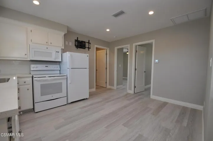 7756 1/2 Kitchen