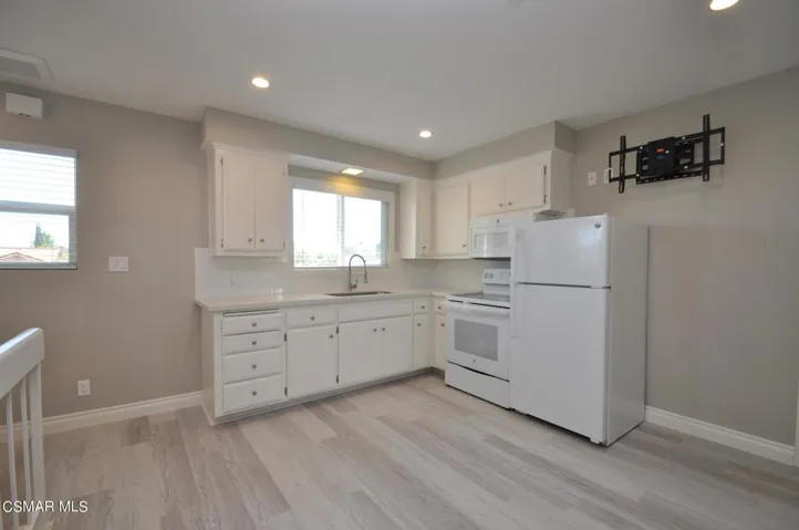 7756 1/2 Kitchen