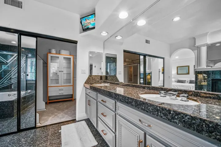 5448 Renaissance, San Diego, California 92122