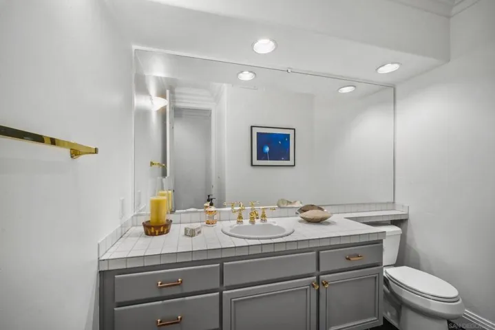 5448 Renaissance, San Diego, California 92122