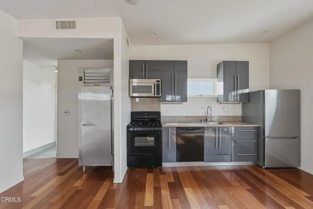 Unit B Kitchen 4