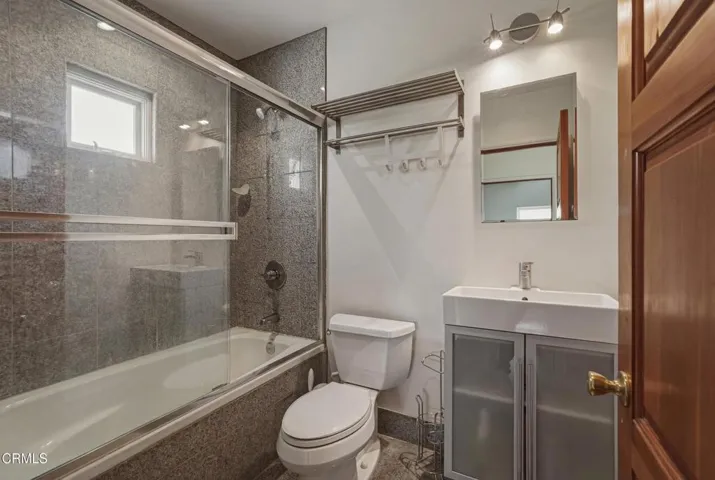 Unit B Bathroom