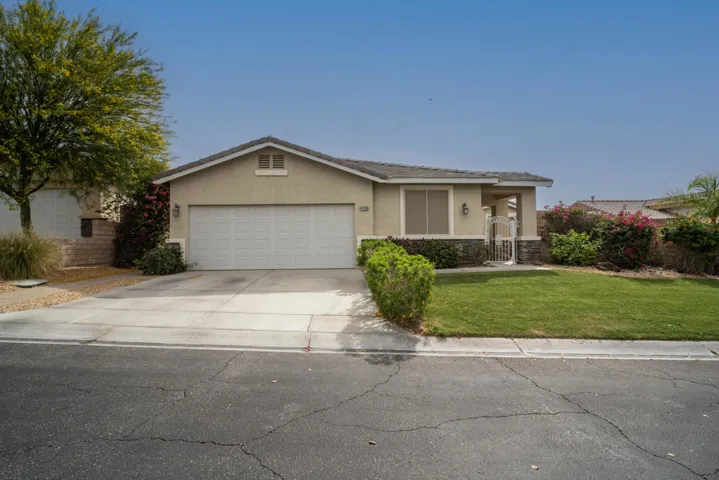 41720 Amberly-10