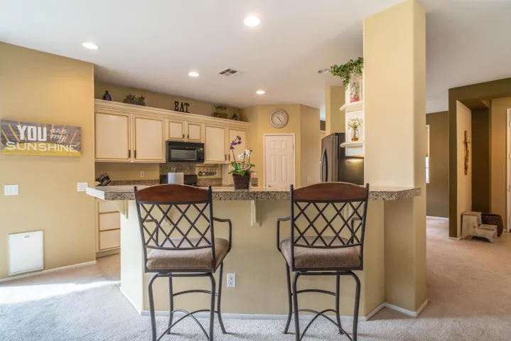 41720 Amberly-25