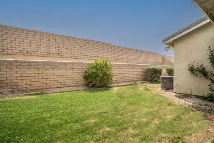 41720 Amberly-68