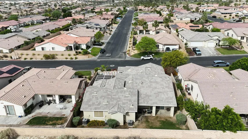41720 Amberly-102