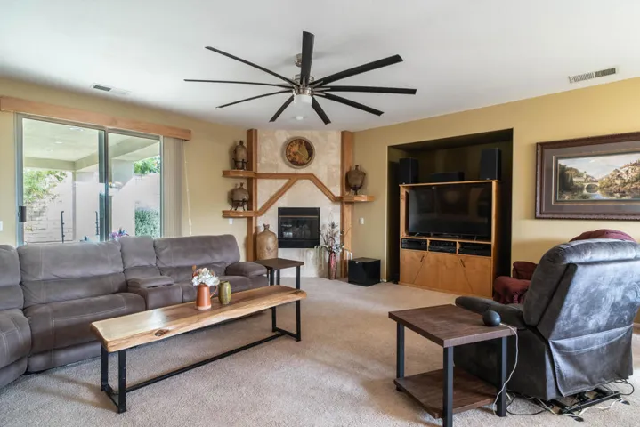 41720 Amberly-20