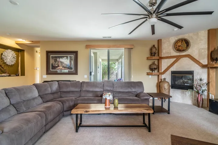 41720 Amberly-21