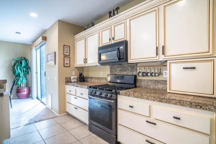 41720 Amberly-30