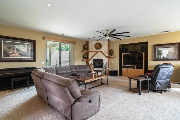 41720 Amberly-17