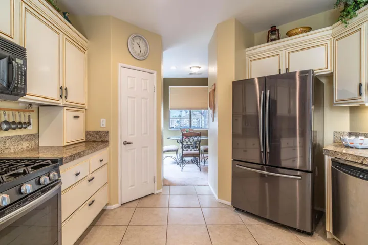41720 Amberly-31