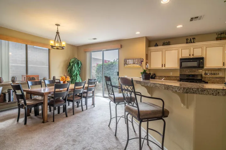 41720 Amberly-24