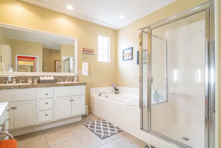 41720 Amberly-42
