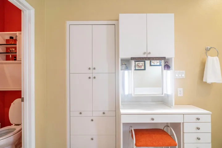 41720 Amberly-44a