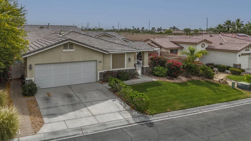 41720 Amberly-3