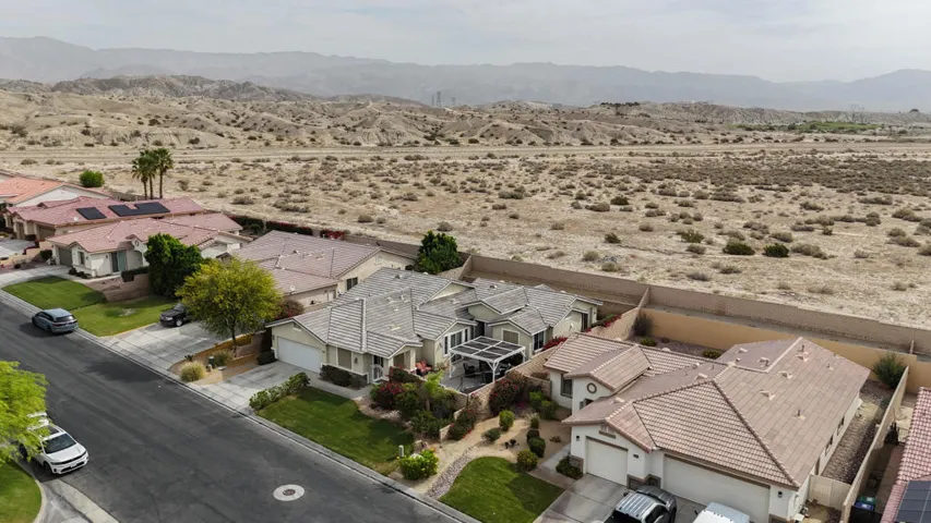 41720 Amberly-5