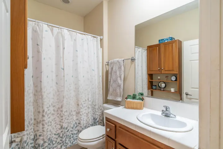 41720 Amberly-54