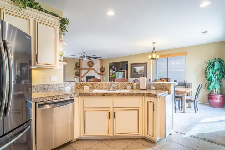 41720 Amberly-29
