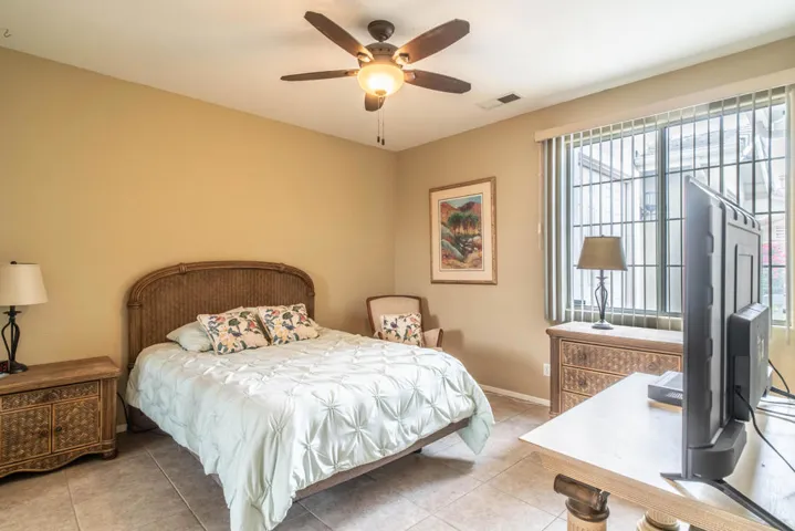 41720 Amberly-47