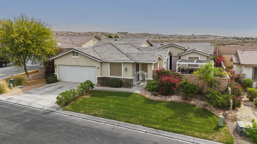 41720 Amberly-1