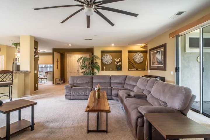 41720 Amberly-23