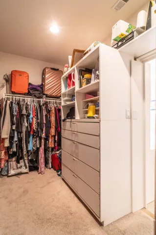 41720 Amberly-45