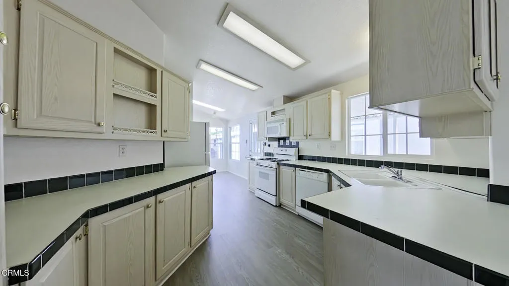 04 Kitchen (1)