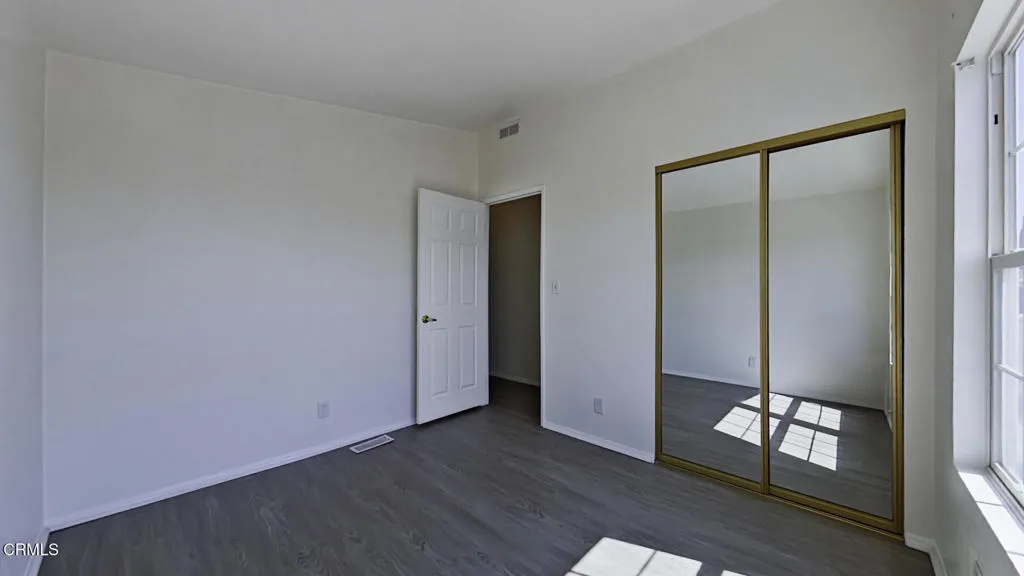 09 Bedroom 2 (2)