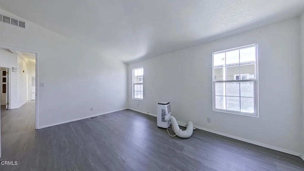 07 Primary Bedroom (2)