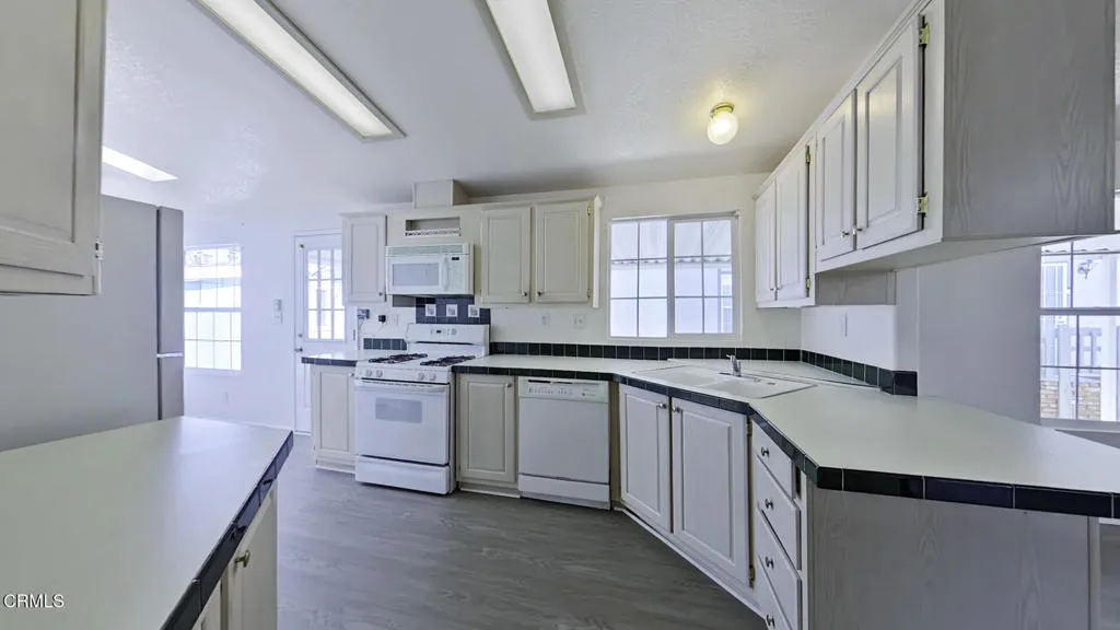 04 Kitchen (2)