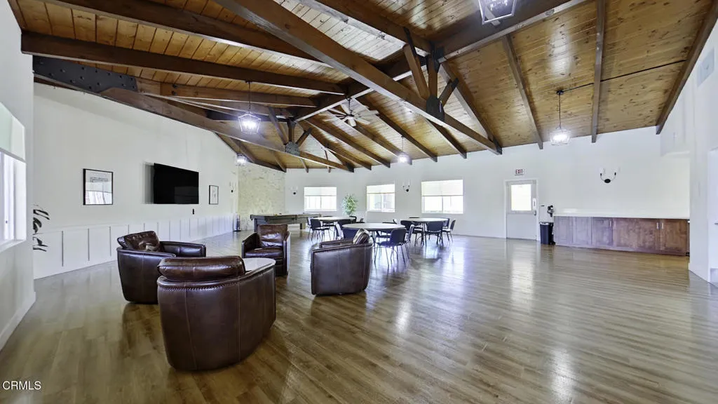 13 Club House (1)