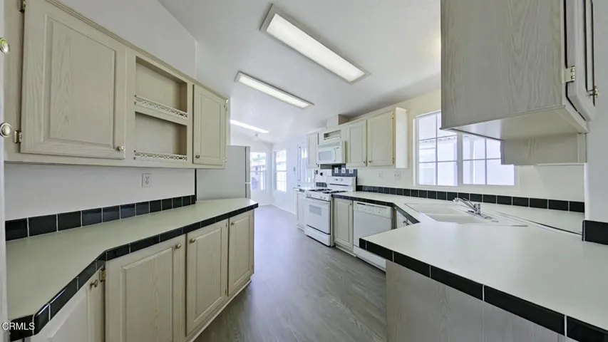 04 Kitchen (1)