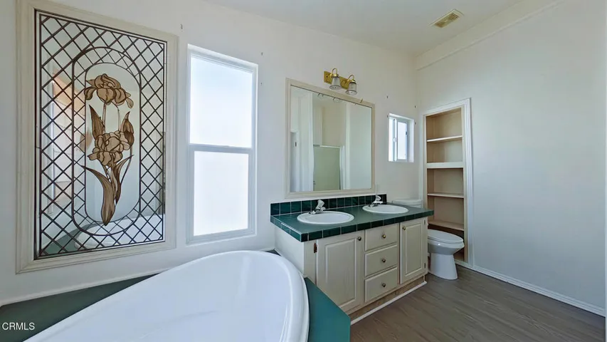 08 Primary Bathroom (2a)