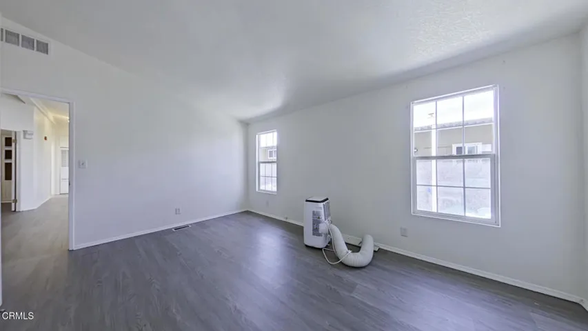 07 Primary Bedroom (2)