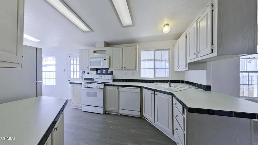 04 Kitchen (2)