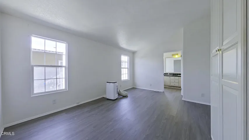 07 Primary Bedroom (3)