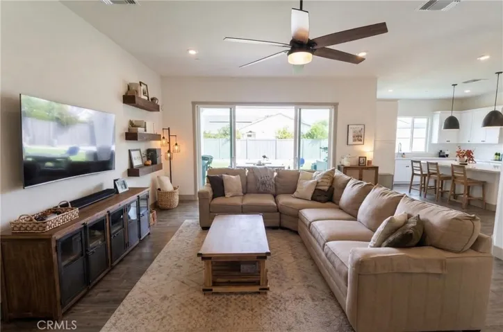 9218 Manor Glen, Shafter, California 93263