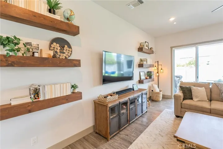 9218 Manor Glen, Shafter, California 93263