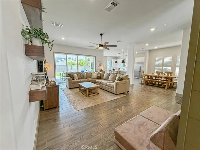 9218 Manor Glen, Shafter, California 93263