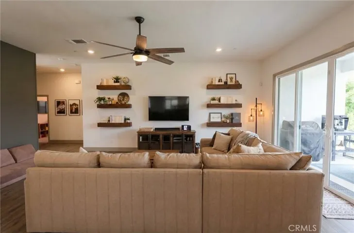 9218 Manor Glen, Shafter, California 93263
