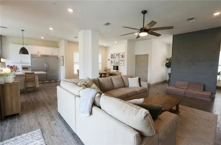 9218 Manor Glen, Shafter, California 93263