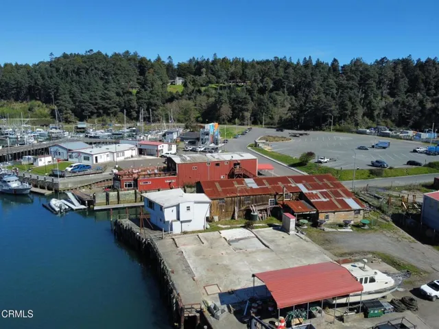 Huge Noyo Harbor Parking